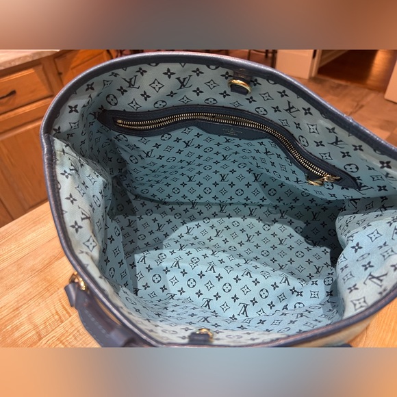 LOUIS VUITTON
Limited Edition Escale Canvas Ailleurs Cabas GM Bag - Picture 13 of 17